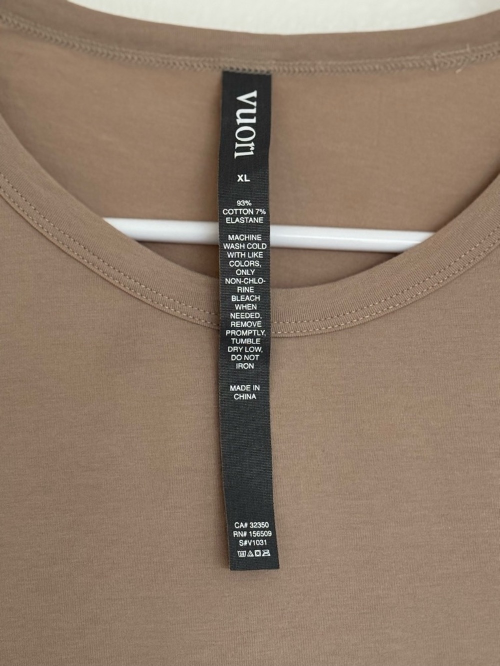 Vuori Men's XL Feather Pocket Tee Tan T-Shirt NWT Performance Stretch Knit - Picture 4 of 5